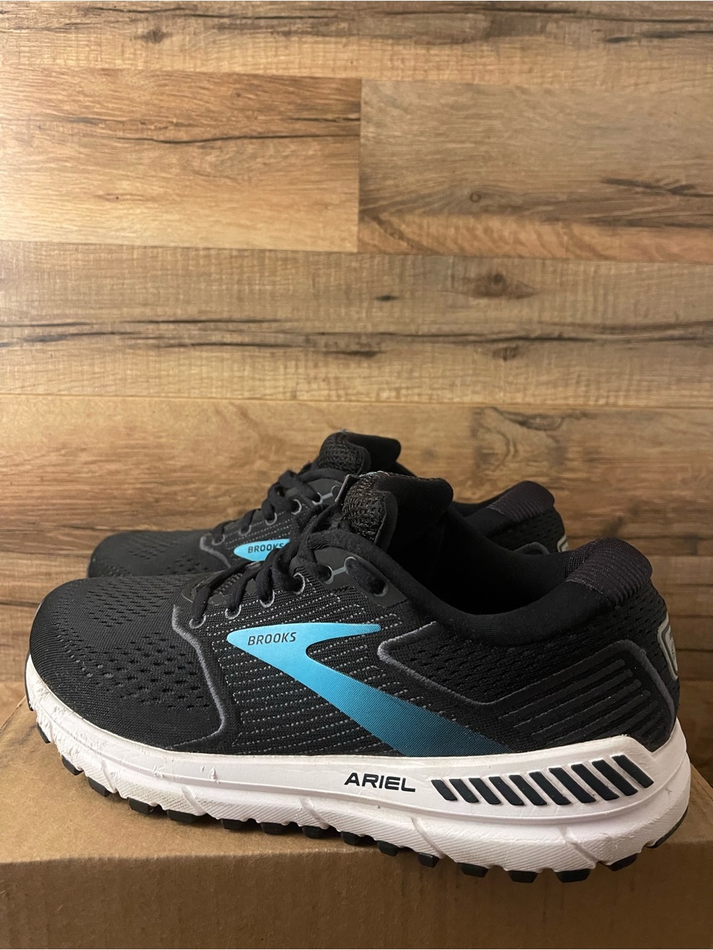 Brooks Ariel women’s Ariel Men's Running Shoes Black Blue Size 9.5